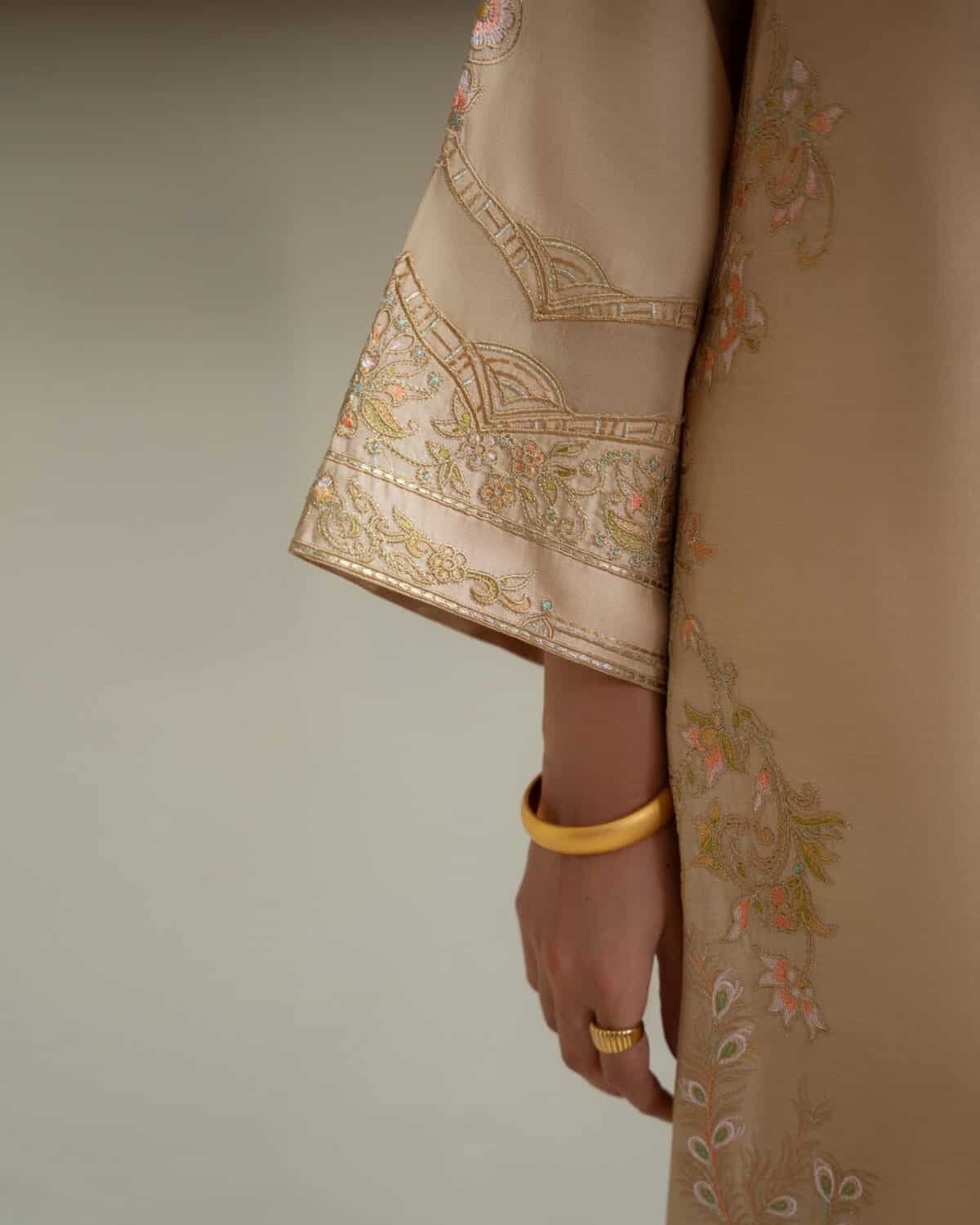 BRUNETTE BEIGE - Image 5