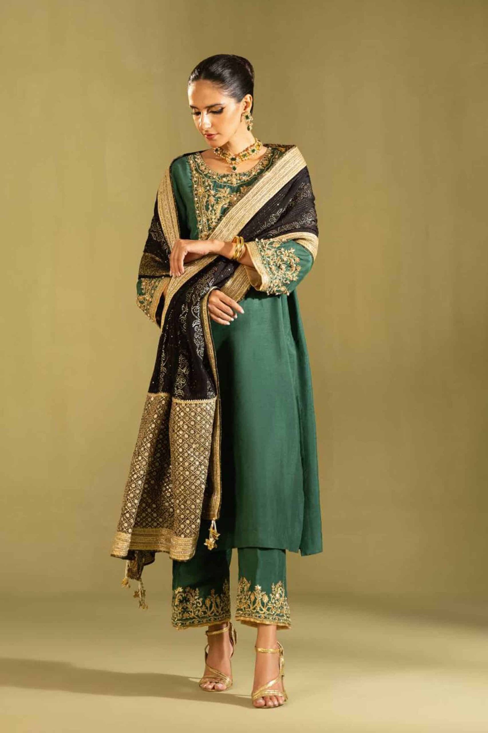 DSCF6393_2d7b076d-21f1-47c1-a897-a16225c5fff5.jpg MUKESH BLACK SHAWL - Image 1